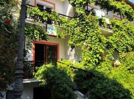 Chrissafis Hotel, hotell i Panagia
