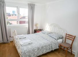 Double bedroom in ashared flat, hotel Suttonban