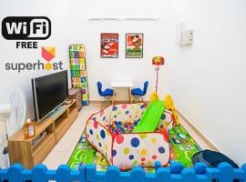 4-Bedrm ensuite family friendly house near Aeon Bukit Indah, feriebolig i Johor Bahru