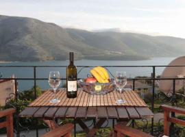 Almini Apartments、プラタリアのホテル