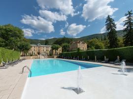 Spacious Villa in Drome with Swimming Pool, hotel in Montbrun-les-Bains