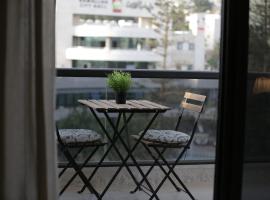 Ramallah Modern Apartment, hotel cerca de Khalil Sakakini Cultural Center, Ramallah