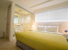 Summerbird - Bed and Brasserie, hotel cerca de Santosa Hospital, Bandung