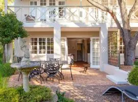 33 Strawberry Lane - Studio and Cottage