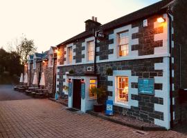 The Crees Room only NO BAR OR RESTAURANT, hotel em Abernethy