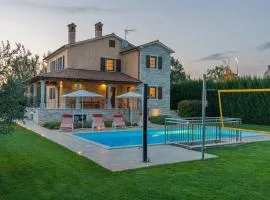 Spacious Villa Nikka with Beautiful Garden and Pool