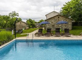 Attractive Stone Villa M-Mate with Pool - Privacy Guaranteed, hytte i Pazin