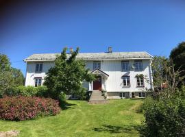 Landlig idyll med fjordutsikt, viešbutis mieste Valsøybotn