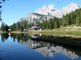 Albergo Chalet Lago Antorno: Misurina'da bir otel