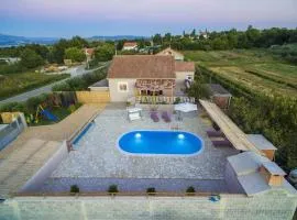 Holiday Home near Zadar with Private Pool