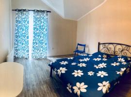 Komnata v gostevom dome na metro Osokorki，位于基辅的民宿