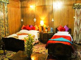 Chicago Group of Houseboats, hotel en Srinagar