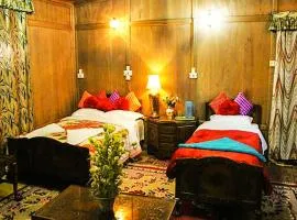 Chicago Group of Houseboats