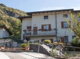 B&B Naquane 2, hotel dengan parking di Capo di Ponte