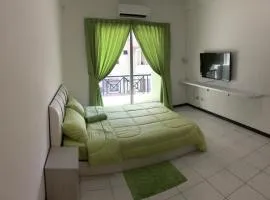 Api Api Centre Apartment Homestay