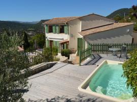 Côte d'Azur Villa Amicalement Hôte: Coursegoules şehrinde bir tatil evi
