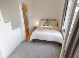 Sapphire Home Stay, self catering accommodation in Liverpool