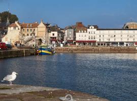 Best Western Le Cheval Blanc -Vue sur le port-plein centre ville, מלון באונפלר