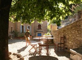 Chambres d'hôtes de l'Abbaye, hôtel à Montbrun-les-Bains