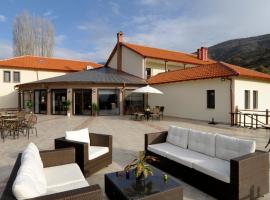 Hotel Mimallones, hotel v destinaci Lemos