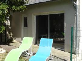 MAISON DE VILLE Avec jardin et Parking, hotel em Blois