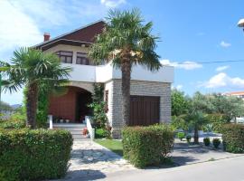 Guesthouse Ema, guest house in Sukošan