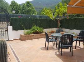 CASA HACIENDA EL OLIVAR, chalet de monta&ntilde;a en El Bosque