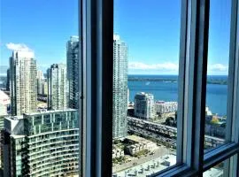 TVHR - Luxury Condos in Heart of Downtown with Breakfast