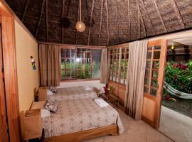 Huasquila Amazon Lodge, отель с парковкой в городе Cotundo