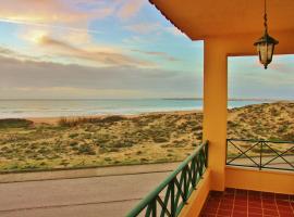 Supertubos Beach Hostel, hotel sa Peniche