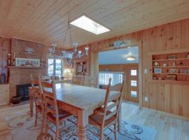 Mountain Haven Plus Loft, holiday home in Raymond