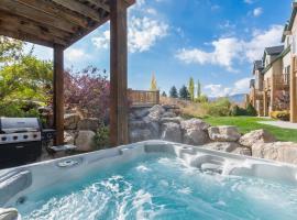 Luxury Townhouse in Wolf Creek, hotel na may jacuzzi sa Eden