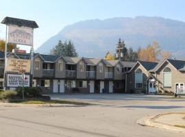 Monashee Lodge, motel en Revelstoke
