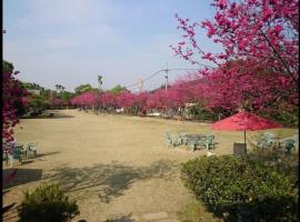 Lakeside Camping Resort, pet-friendly hotel in Gukeng