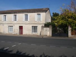 La Maison d'Alienor: Saint-Médard-de-Guizières şehrinde bir otel