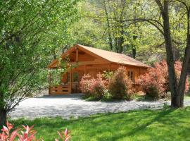 Le chalet bois de Célio, cabin in Coux