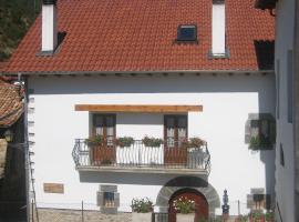 Casa rural Ornat Etxea, rumah desa di Vidángoz