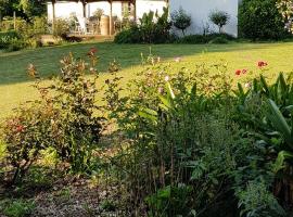 Piccadilly Farm Cottages, farm stay in Lions River