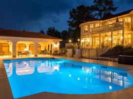 The Villa, hotel com piscina em Greensboro