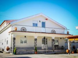 Hospedaria Santa Cruz, bed and breakfast en Seia