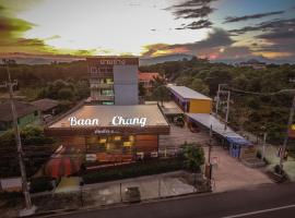 Baan Chang Hotel & Coffee House, hotel in Tak
