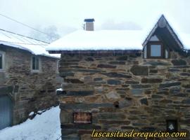 Las Casitas de Requeixo, hotel cerca de Estación de esquí y de montaña de Manzaneda, Requeixo