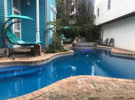 4 BR - Sleeps 8! Best location next to Bourbon Street!、ニューオーリンズのホテル