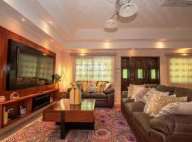 Tropical Escape Villa, hytte i Ocho Rios