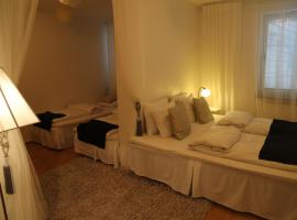 Family Room, hotel v destinaci Vingåker