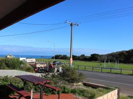 Bott's Beach Retreat - Maslin Beach - 100M to beach, hotel in Maslin Beach