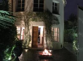 Villa Raspail, מלון באיברי-סור-סיין