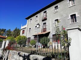 APARTAMENTOS TURÍSTICOS "LA DIRECCIÓN", hotel en Sabero