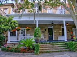 Beautiful 6 Bed, 5 Bath Historic Savannah Home