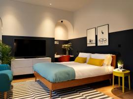 Student Castle Studio Apartments - Free parking, hotel in Bath